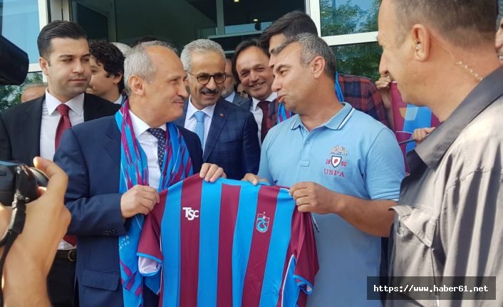 Bakan Turhan’a Mardin’de Bordo Mavi karşılama