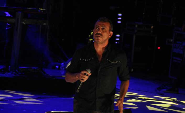 Haluk Levent'ten hayranlarına: “Çektiğiniz fotoğrafların beni sevmenizle bir alakası yok”