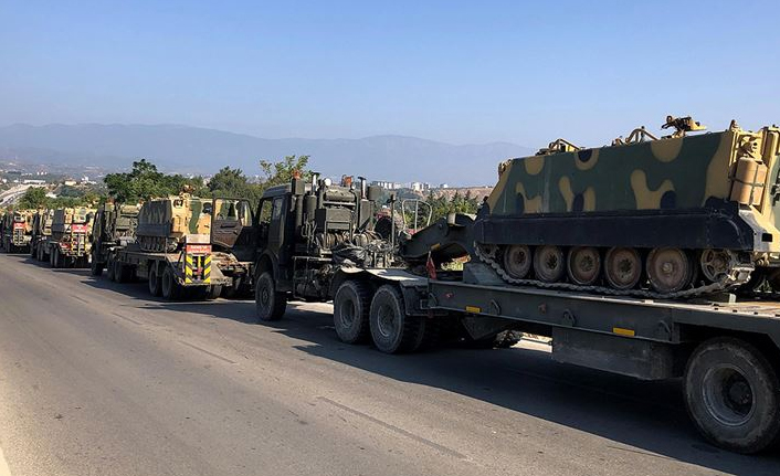 Suriye sınırına tank ve zırhlı araç sevkiyatı