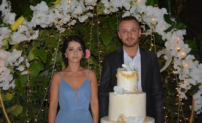 Çağla ve Oğuzhan nişanlandı