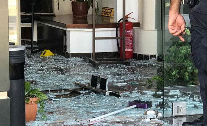 Oto galerici ortaklar arasında silahlı kavga