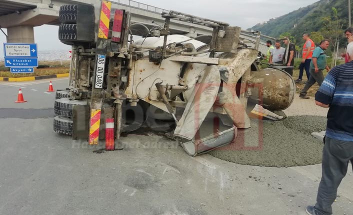 Trabzon’da beton mikseri devrildi