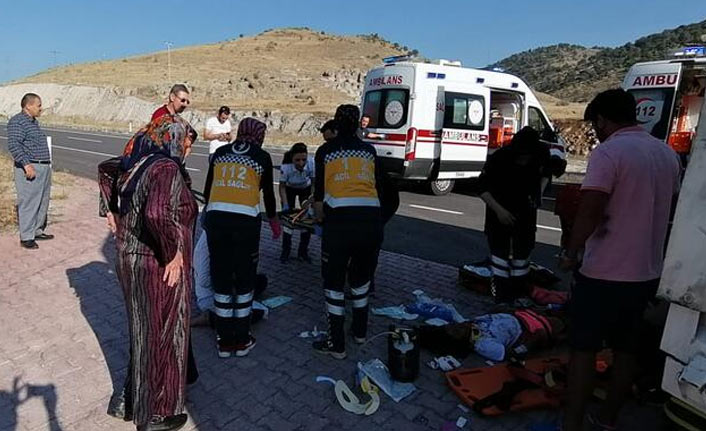 Konya'da otomobil şarampole yuvarlandı. Kazada 4 kişi yaralandı. 7 Eylül 2019
