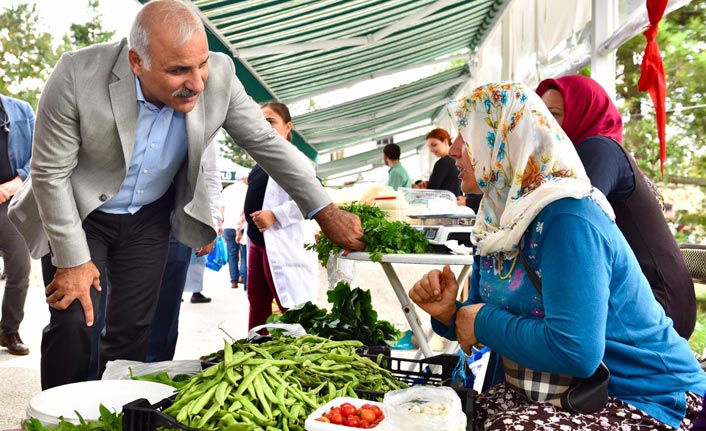 Başkan Zorluoğlu Kiraçhane köylü pazarını gezdi
