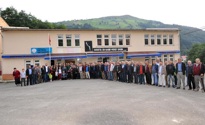 Trabzon'da riskli ortaokul yanındaki ilkokulun taşınmasına tepki
