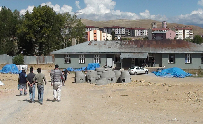 İnşaat iskelesinden düşen işçi öldü