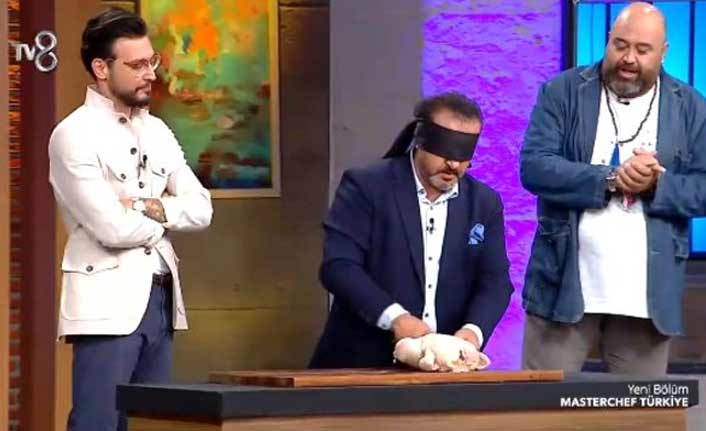 Ünlü şef gözü kapalı adete şov yaptı!