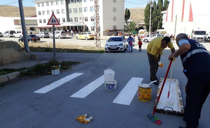 Bayburt’ta yaya geçidi çizgileri boyandı!