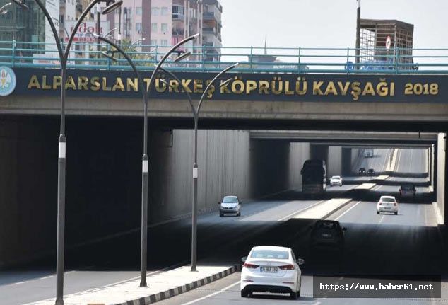 Seyir halindaki araçtan attılar!