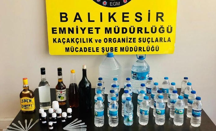 Evini sahte içki imalatına çevirdi