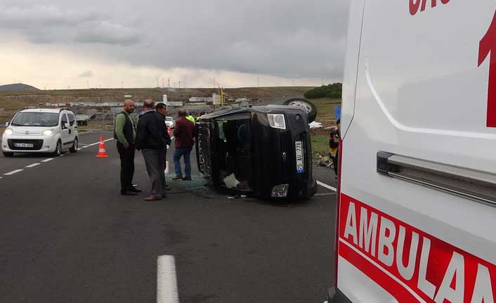 Ardahan'da aynı noktada meydana gelen trafik kazalarında 2 kişi yaralandı