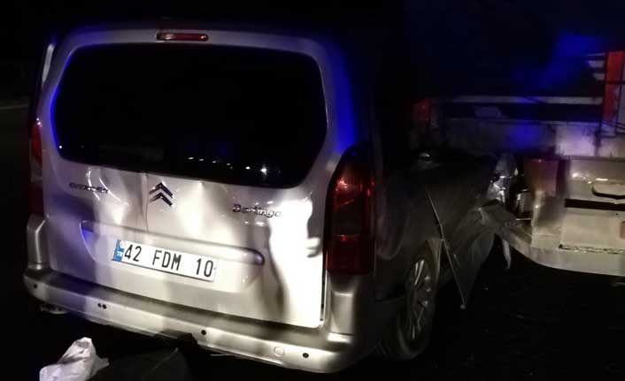 Hafif ticari araç ile tır çarpıştı!