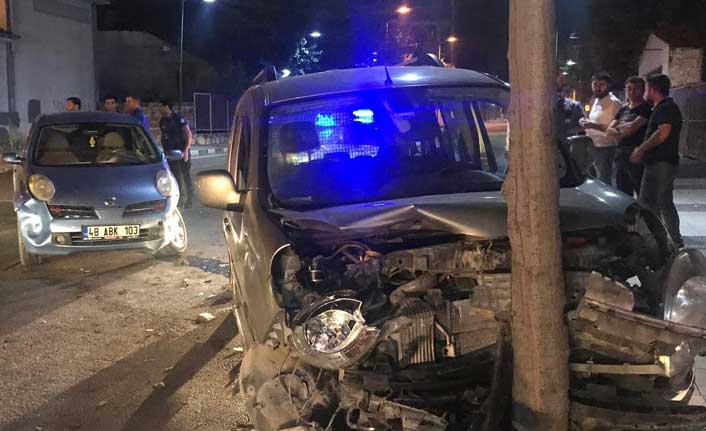 3 araç birbirine girdi: 2 yaralı