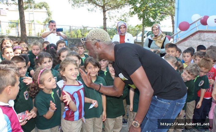Trabzon'da Yattara sevgisi bitmiyor!