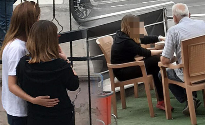 Liseli kızın yanına oturup...