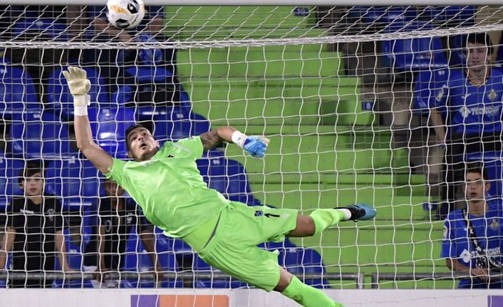 Uğurcan Çakır Avrupa'nın dikkatini çekti