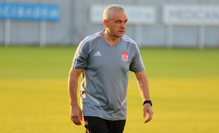 Süper Lig: Çalımbay’dan Trabzonspor Maçı Yorumu: “Yeni Takımız Ama Galibiyete Oynayacağız”