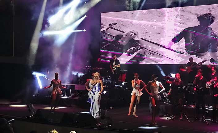 Ajda Pekkan Denizli’yi salladı