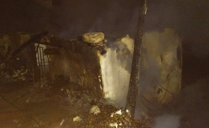 Güneş panelinin aküsü bağ evini kül etti