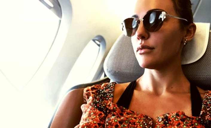 Meryem Uzerli uçakta fenalaştı!