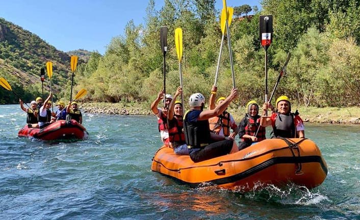 Nehirler kardeşliğe köprü oluyor