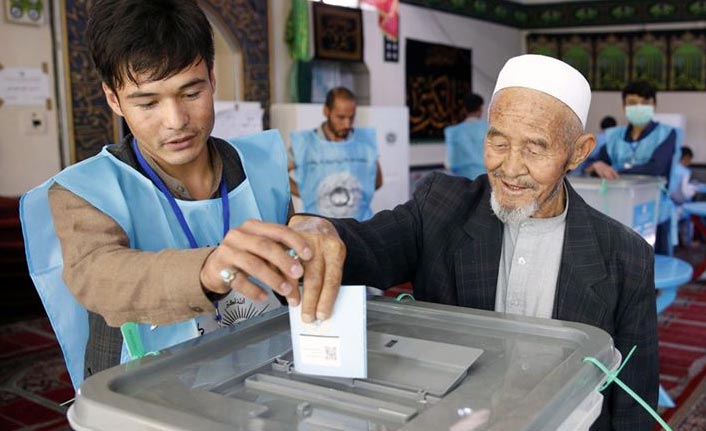 Afganistan'da halk sandık başında