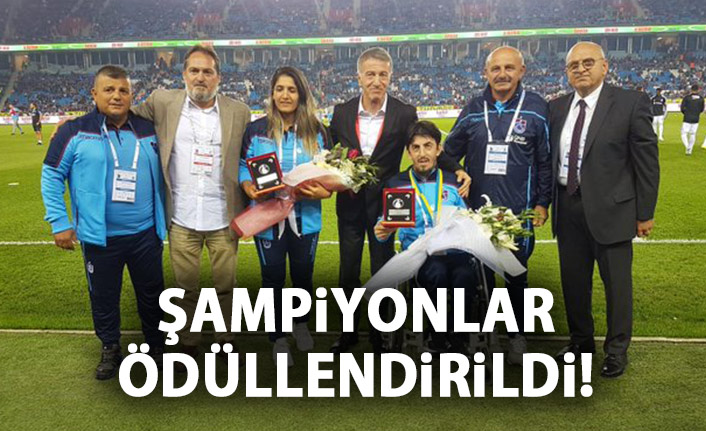 Trabzonspor - Beşiktaş maçı öncesi ödül töreni