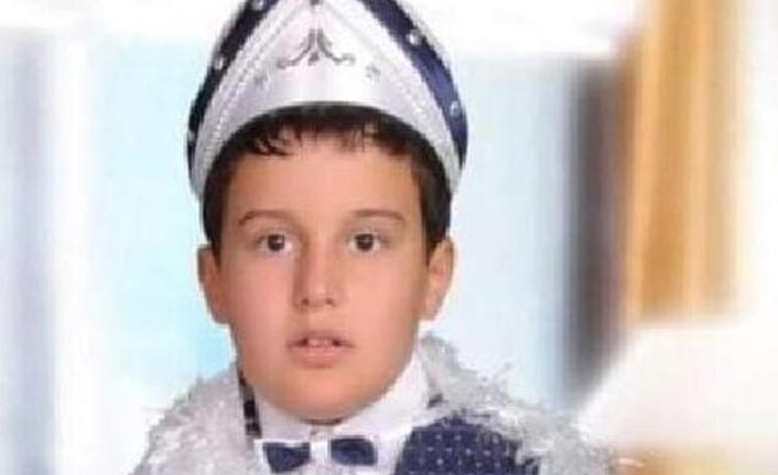 Arkadaşlarının gözü önünde öldü!