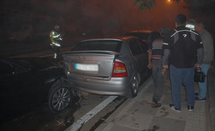 Kontrolden çıktı park halindeki araca çarptı!