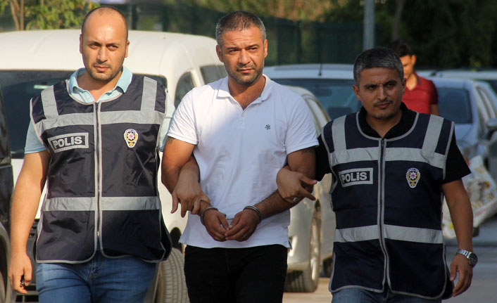 Korna çaldığı için polisin oğlunu bıçakladı