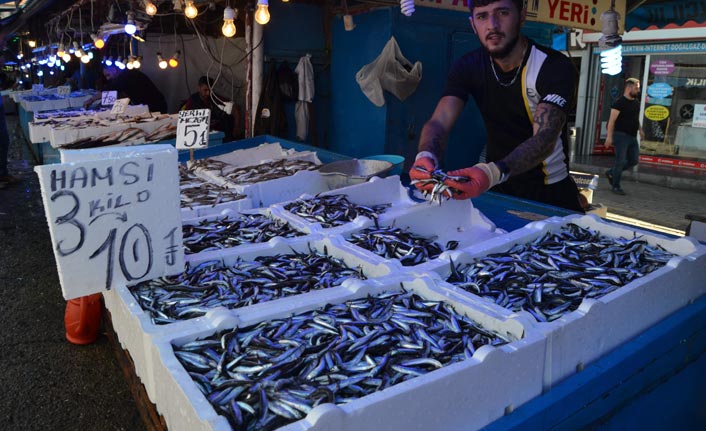 Hamsinin fiyatı bu sezon ilk kez bu kadar düştü