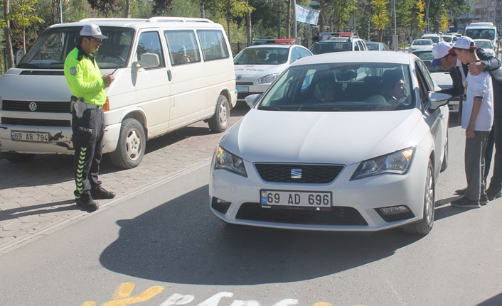 Bayburt’ta ‘Yaya Geçidi Nöbeti’ farkındalık etkinliği