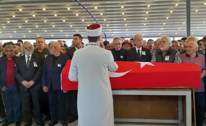 Ünlü oyuncu Tarık Ünlüoğlu son yolculuğuna uğurlandı