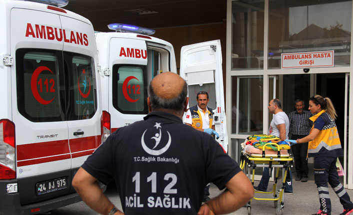 Minibüs ile otomobil çarpıştı - 03 Ekim 2019