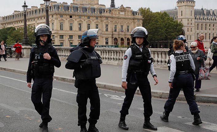 Paris'te polislere saldırı: 4 kişi hayatını kaybetti