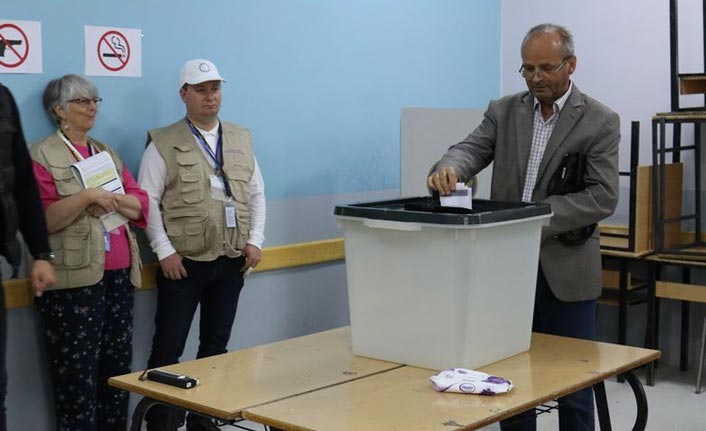 Kosova'da halk sandık başında