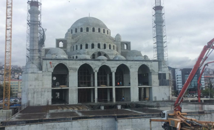 Trabzon'da yapılan yeni caminin zemininde tehlike mi var?