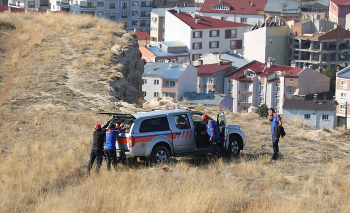 Kayalıklarda mahsur kaldılar, 5 saat kurtarılmayı beklediler