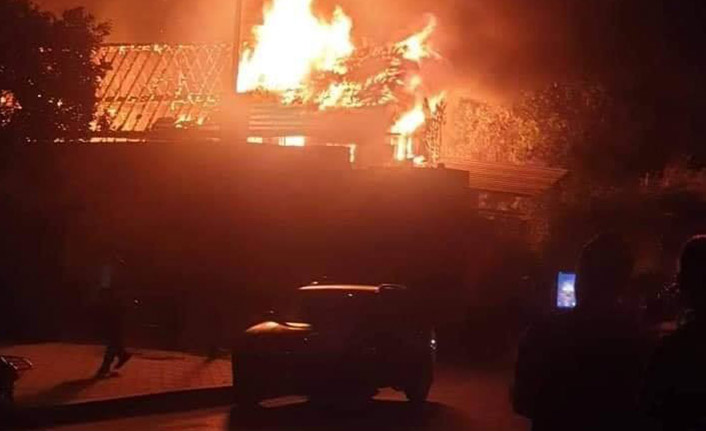 Mısır'daki tarihi kilise alev alev yandı