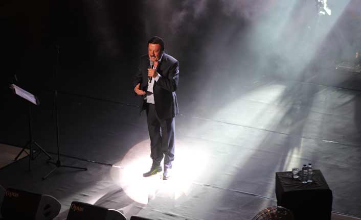 Selami Şahin’den dünyaya barış çağrısı