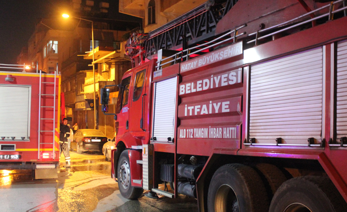 Hatay’da korkutan çatı katı yangını