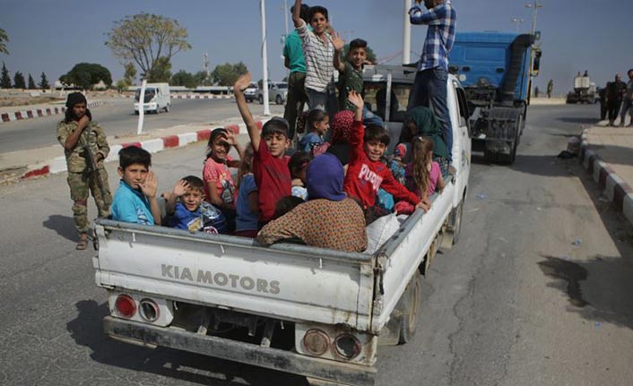 Tel Abyadlılar terörden kurtarılan ilçelerine dönmeye başladı