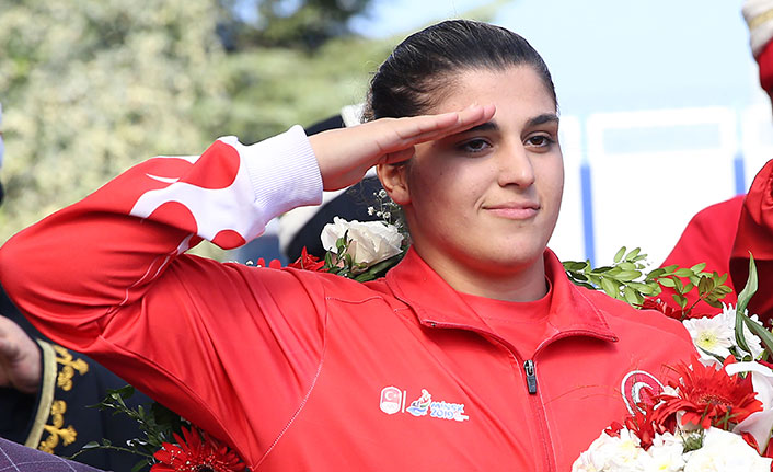 Dünya Şampiyonu Busenaz Trabzon'da