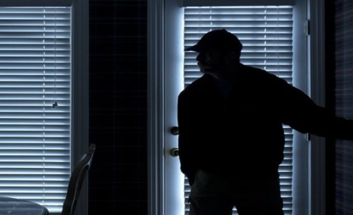 Askerden firar edip hırsızlık yaptı!