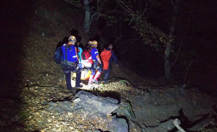 Kayalıklardan düştü hayatını kaybetti