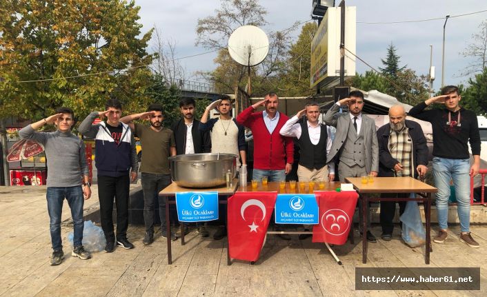 Şehitlerin ruhu içi hoşaf dağıttılar