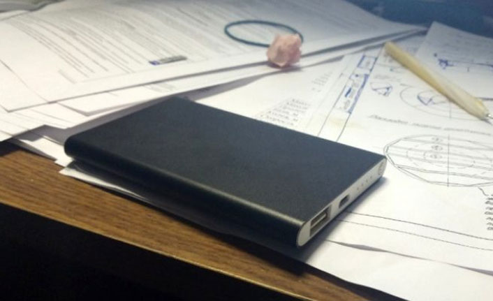 İnternetten sipariş verdiği bataryanın içinden çıkanlar şok etti!