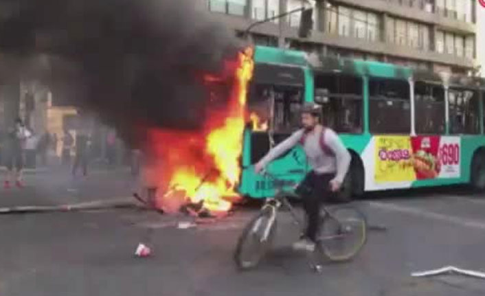 Protestolar Şili Devlet Başkanına geri adım attırdı