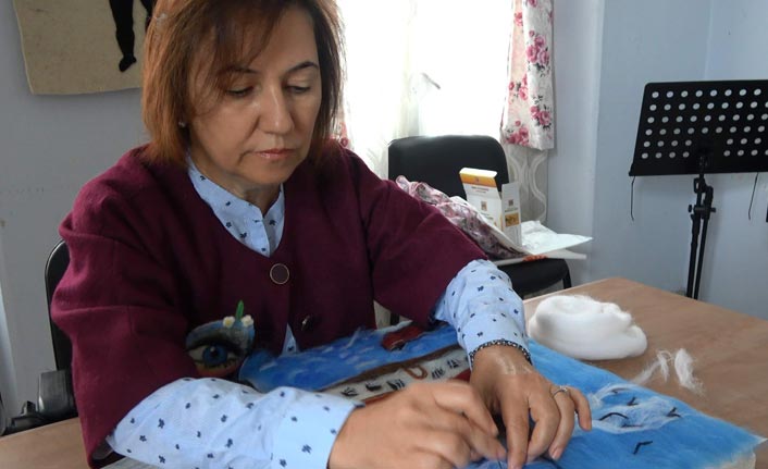 Trabzon'da Keçi ve koyun yünlerini sanata dönüştürüyor