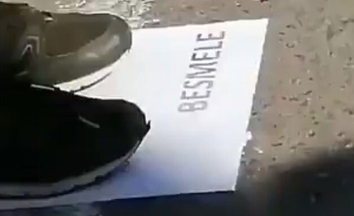 Okulda besmele, peygamber ayaklar altında